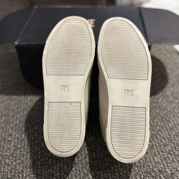 Like New w/ Box Frye Ivy Shearling Low Lace Sneaker Size 9.5M / 11W - Picture 3 of 5